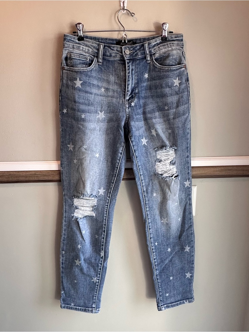 Judy Blue Boyfriend Fit Star Print Jeans Light Wash Distressed